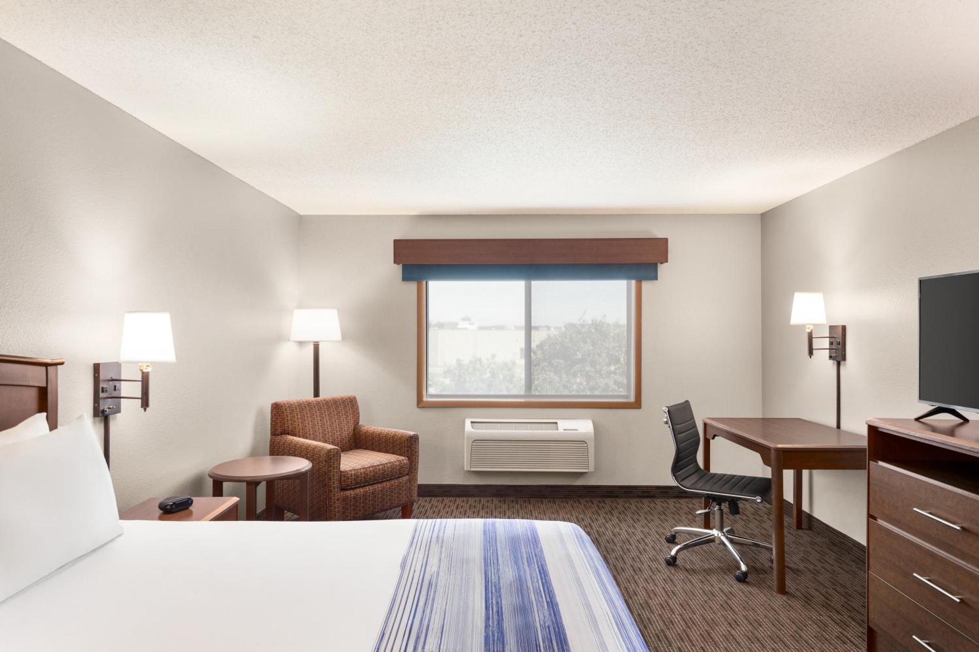 Americinn By Wyndham Fergus Falls Conference Center Quarto foto
